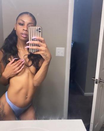 Nyla, 23  female escort, Akron
