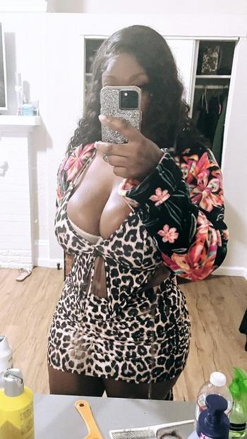 Niaome, 26  female escort, Akron