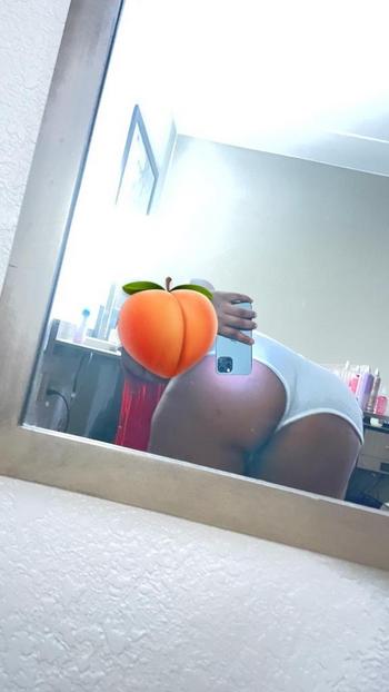 Figi, 22  female escort, Akron