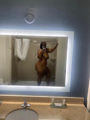 Luci, 27  female escort, Akron