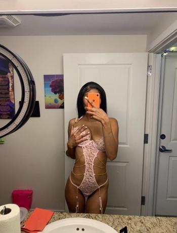 Diamond, 25  female escort, Akron