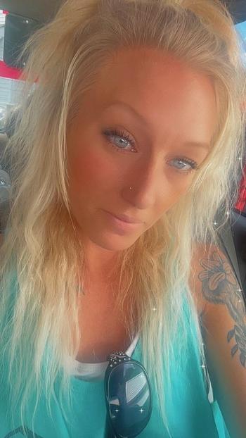 Serenity, 28  female escort, Akron