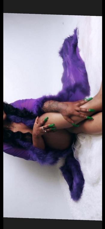 Mina, 25  female escort, Akron