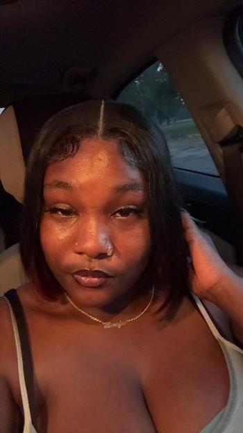 Shay, 22  female escort, Akron